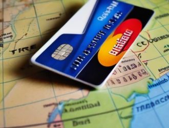 Дебетовые карты для путешествий: Как выбрать и использовать с максимальной выгодой