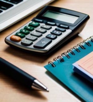 Как выбрать идеальную дебетовую карту для студента: ключевые факторы и советы