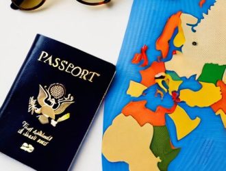 Как выбрать идеальную дебетовую карту для комфортных путешествий: советы и рекомендации