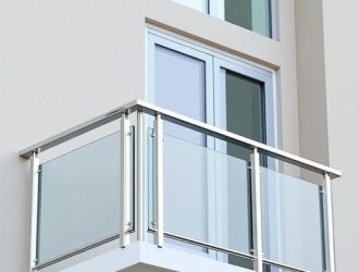 Ограждения из нержавеющей стали: оптимальное решение для дома и бизнеса